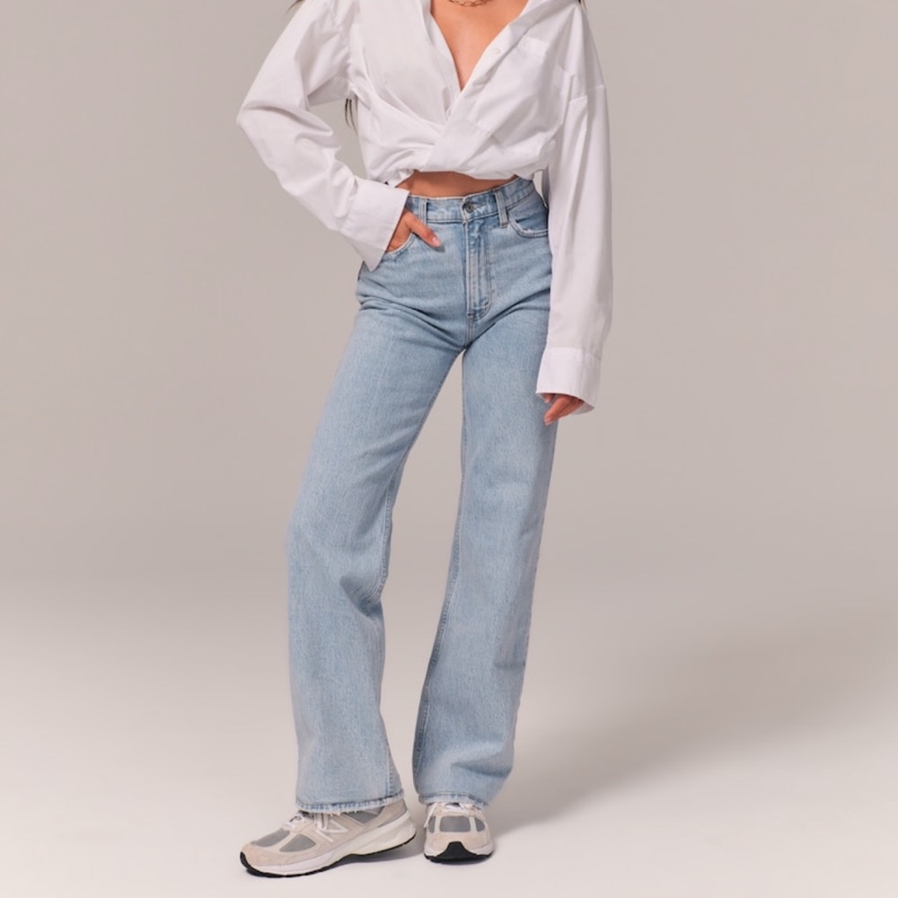 Abercrombie and Fitch High Rise 90s Relaxed Jeans